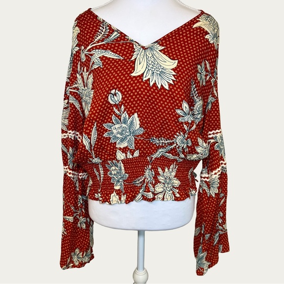 Jessica Simpson Women’s Red Floral Blouse Flowy Bell Sleeves Boho Size Medium - Picture 1 of 16
